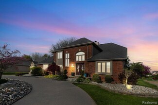 47352 Dove Ct, Shelby Township, MI 48315