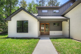 1973 Greentree Dr, Huntsville, TX 77340