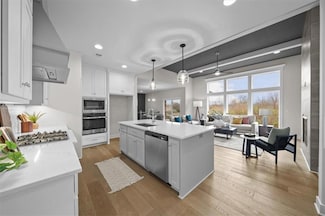 2111 SW Hook Farm Dr, Lee's Summit, MO 64082