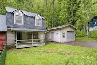 5 Creekside Dr, Maggie Valley, NC 28751