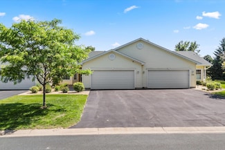 572 Aqua Cir, Circle Pines, MN 55014