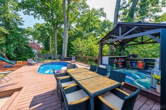 34 Glendale Rd, Colonia, NJ 07067