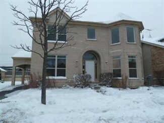688 Rienzi Ln, Highwood, IL 60040