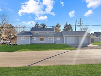 802 S 16th Ave, Freeport, IL 61032