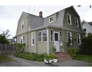 77 Greenfield St, Lawrence, MA 01843