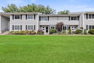 18 Beals Cove Rd Unit E, Hingham, MA 02043