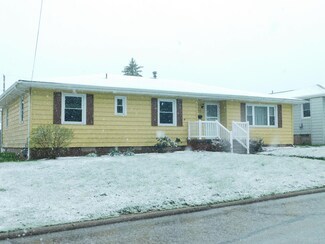 1916 Pinefield St, Muscatine, IA 52761