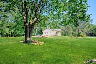 1 Ashland Dr, Huntington, NY 11743