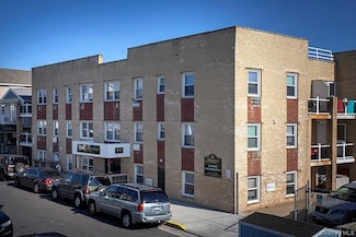 985 Oceanfront St Unit 24, Long Beach, NY 11561