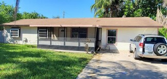 1702 SW Hampshire Ln, Port Saint Lucie, FL 34953