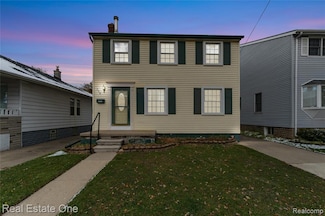 716 Kings Hwy, Wyandotte, MI 48192