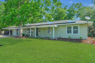 300 Market St, Louise, TX 77455