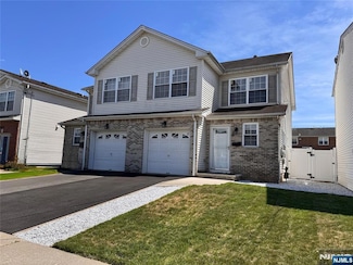 32 Mercer St, Carteret, NJ 07008