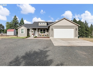 27 Anderson St, Yoncalla, OR 97499