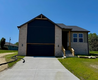 851 Tomahawk Ct, Marshfield, MO 65706