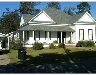 116 Vardaman St N, Wiggins, MS 39577