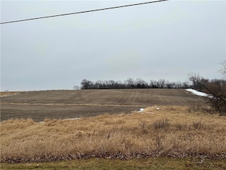 860 W 28th St S, Newton, IA 50208