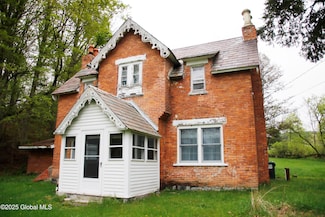 84 Richmond Ave, Hoosick Falls, NY 12090