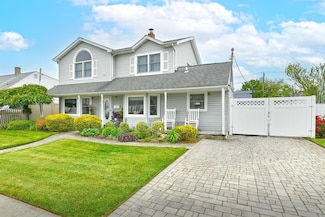 29 Andrew Ln, Levittown, NY 11756
