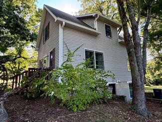 907 W 8th St, Bloomington, IN 47404