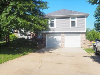 110 S 3rd Ct, Lansing, KS 66043