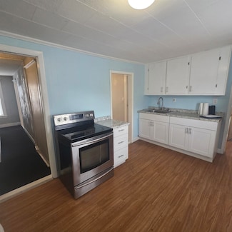 36 Prospect St, Claremont, NH 03743