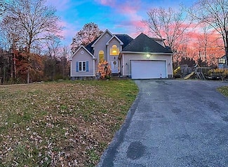 181 David Dr, Poughkeepsie, NY 12601