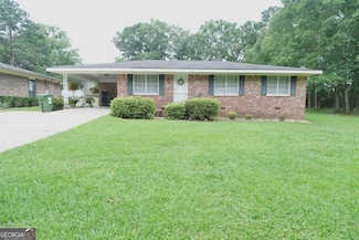 1207 S 9th St, Lanett, AL 36863