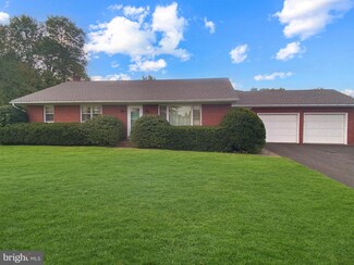 3070 Bedminster Rd, Perkasie, PA 18944