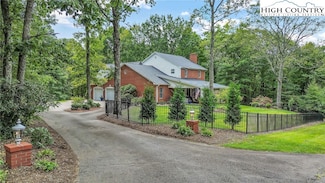 177 E Dogwood Dr, West Jefferson, NC 28694
