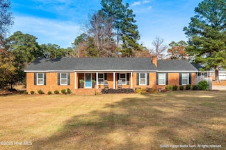 102 Longwood Dr, Pinetops, NC 27864