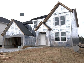 737 Crystal Lake Pkwy, Hoschton, GA 30548