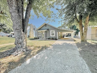 1320 N 9th St, Arkansas City, KS 67005