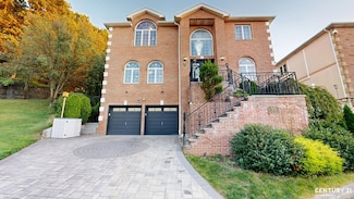 55 Nicole Loop, Staten Island, NY 10301