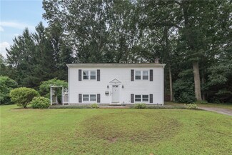 32 Laurel Ln, East Greenwich, RI 02818
