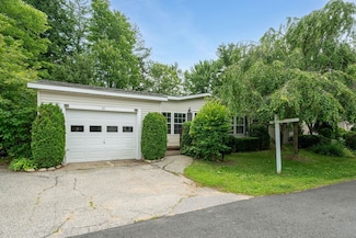 21 Magnolia Ln, Belmont, NH 03220