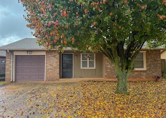 733 W Perry Dr, Mustang, OK 73064