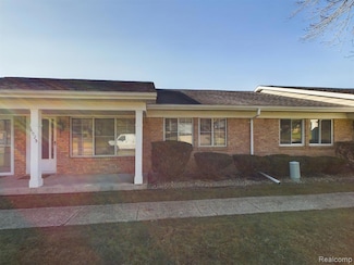 1023 Normandy Terrace Dr, Flint, MI 48532