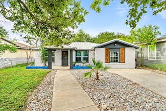 647 W Main Ave, Robstown, TX 78380