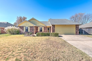 1204 N Cardinal Dr, Rogers, AR 72756