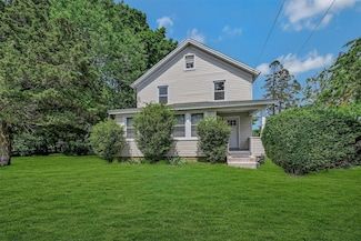 506 Raynor Ave, Riverhead, NY 11901