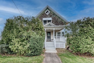 212 Maple Hill Ave, Newington, CT 06111