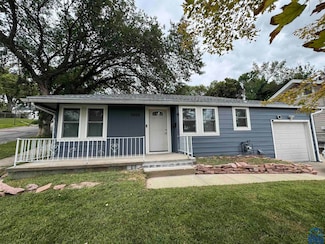 2020 McDonald St, Sioux City, IA 51104