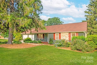 235 Lyndale Rd, Hendersonville, NC 28739