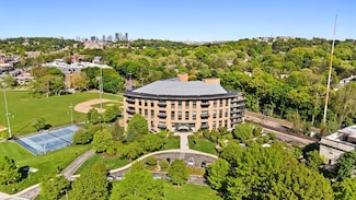 2400 Beacon St Unit 406, Chestnut Hill, MA 02467
