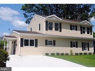 45 Goldengate Rd, Levittown, PA 19057