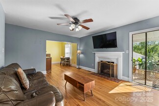 1068 14th Ave NW, Hickory, NC 28601