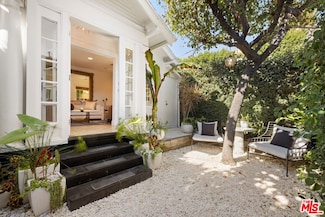 907 Larrabee St, West Hollywood, CA 90069
