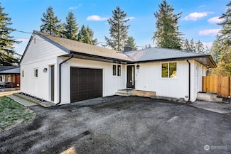 627 S 194th St, Des Moines, WA 98148