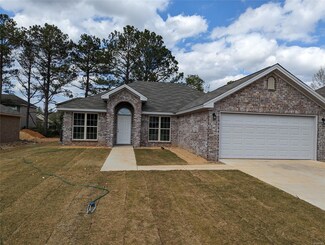 41 Nottingham Way, Elmore, AL 36025